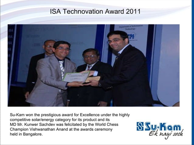 ISA Technovation Award — Viswanathan Anand presenting trophy to Kunwer Sachdev for Su-Kam Solar PCU