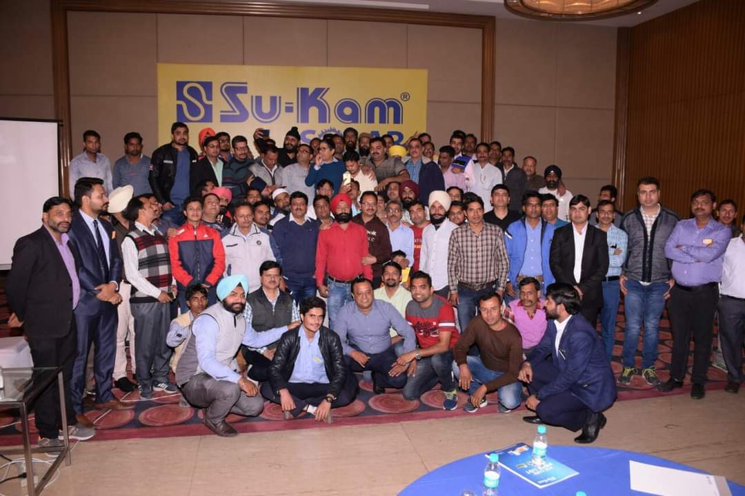Group photograph at a Su-Kam Solar Business Partners Meet