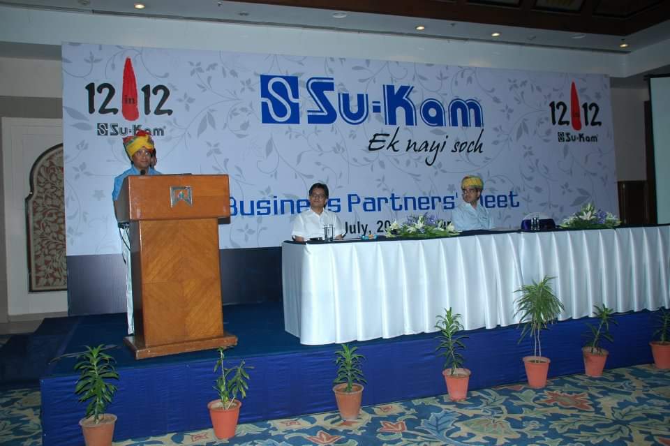 Kunwer Sachdev on the dais at a Su-Kam Ek Nayi Soch Business Partners Meet