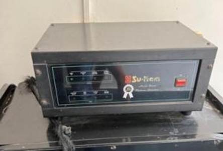 The first Su-Kam inverter — black metal body, single battery, MOSFET technology.