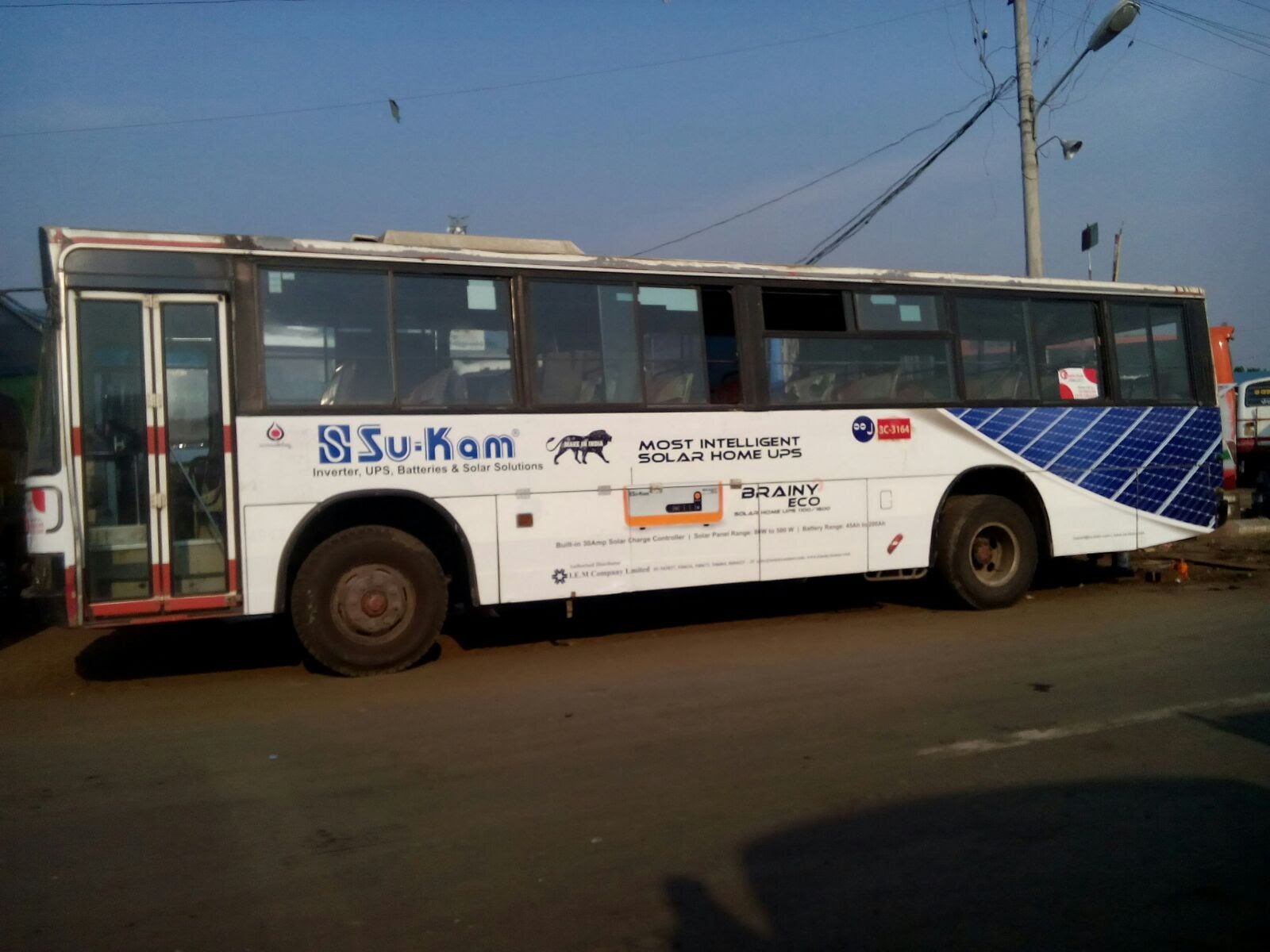 A Su-Kam Brainy Eco solar bus used as a moving billboard across India before 2010
