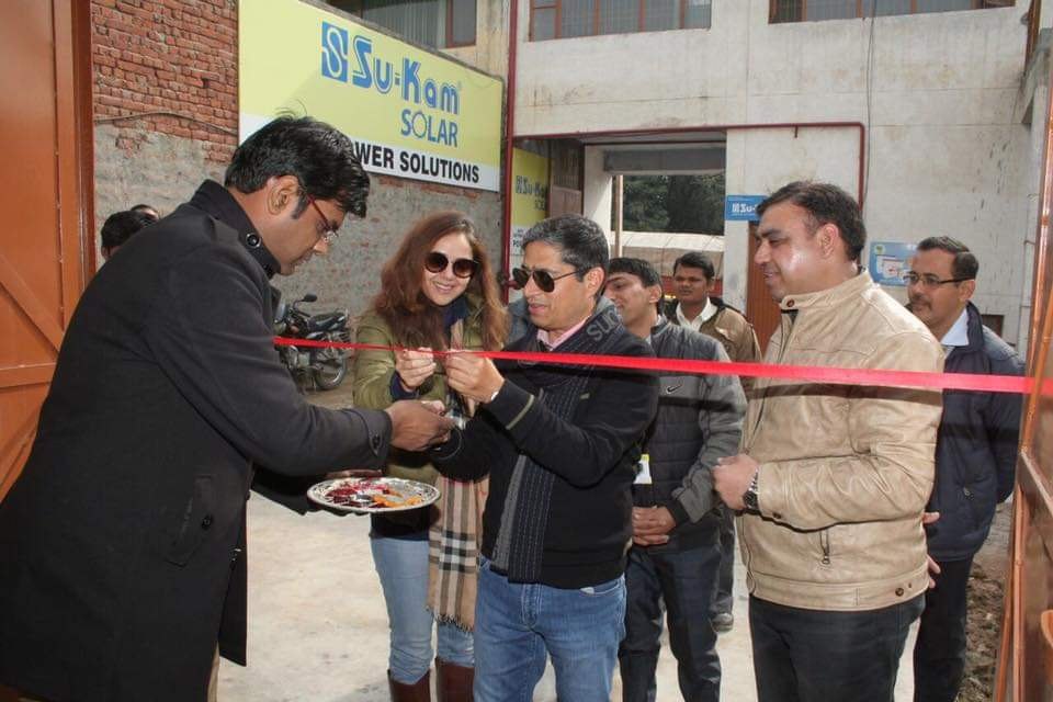 Inaugurating a Su-Kam dealer event.